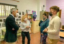 El IES Arroyo de la Miel inaugura el aula ‘Violetas por la igualdad’ para reivindicar la igualdad de género Inauguración del aula violetas por la igualdad