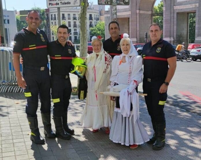 Bomberos de Benalmádena en la Verbena de la Paloma