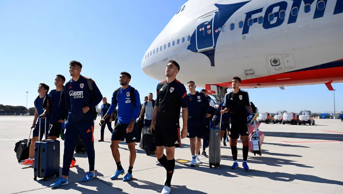 El Córdoba CF cambia su plan de vuelo a La Coruña por problemas técnicos