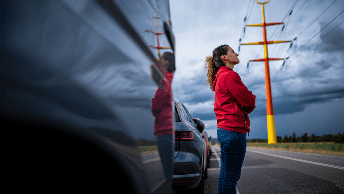 La CNMC advierte: la interconexión eléctrica de España con Francia sigue "lejos del objetivo del 15%" fijado por la UE y esa debilidad fue uno de los factores del apagón del 28A