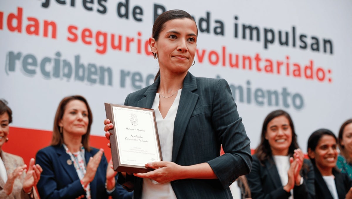 Foto de familia en el acto de inicio del Día de la Mujer