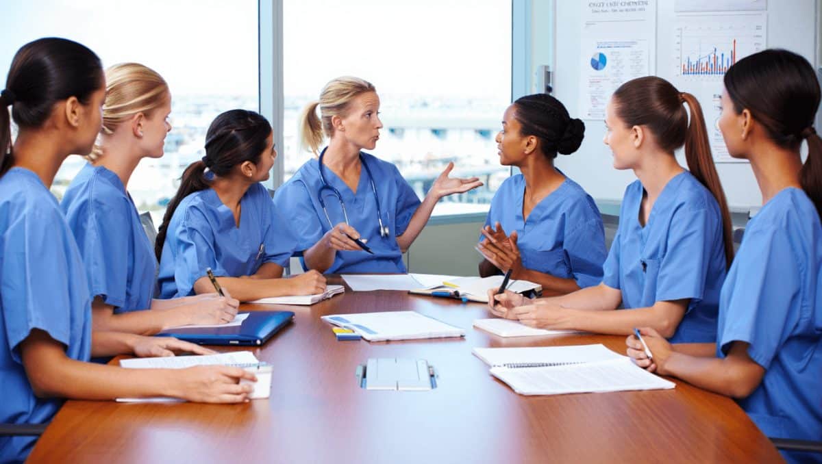 El Servicio Andaluz de Salud (SAS) tiene nombre de mujer: ellas ocupan 72,3 por ciento de sus casi 127.000 empleos