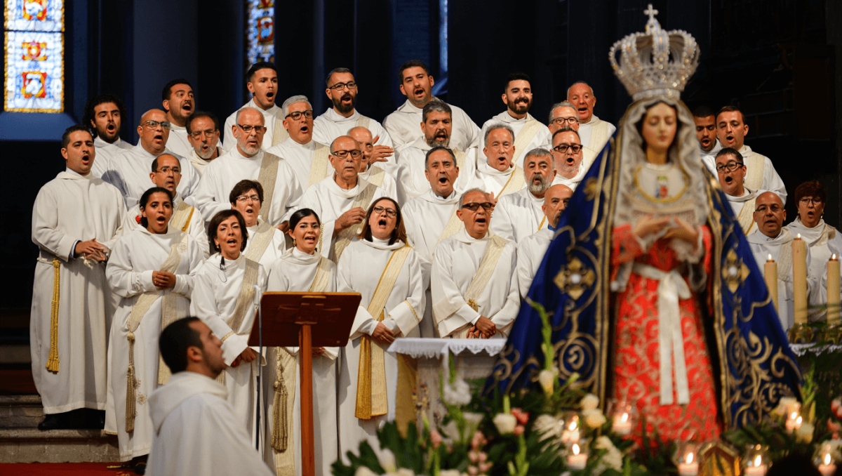 
El coro de la Redención prepara 80 voces andaluzas para cantarle a la Virgen del Rocío en una misa pontifical «clásica y especial»
