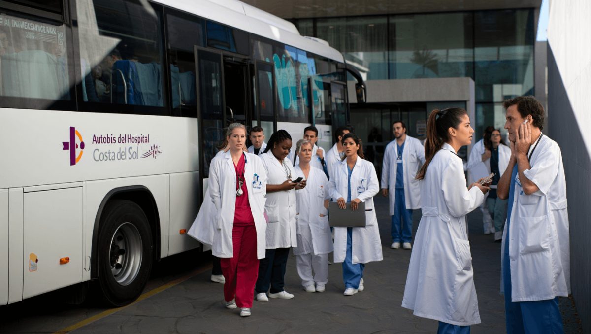 El autobús de trabajadores del Hospital Costa del Sol, en riesgo inminente de desaparición - hospital costasol