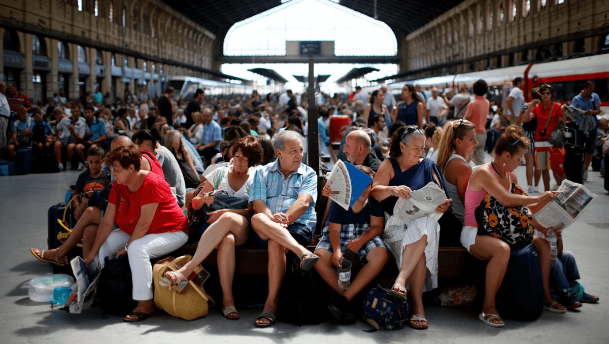 El Ayuntamiento denuncia el «caos absoluto» en la estación de tren de Córdoba: «Esto es la consecuencia de un Gobierno inoperante e incompetente»
