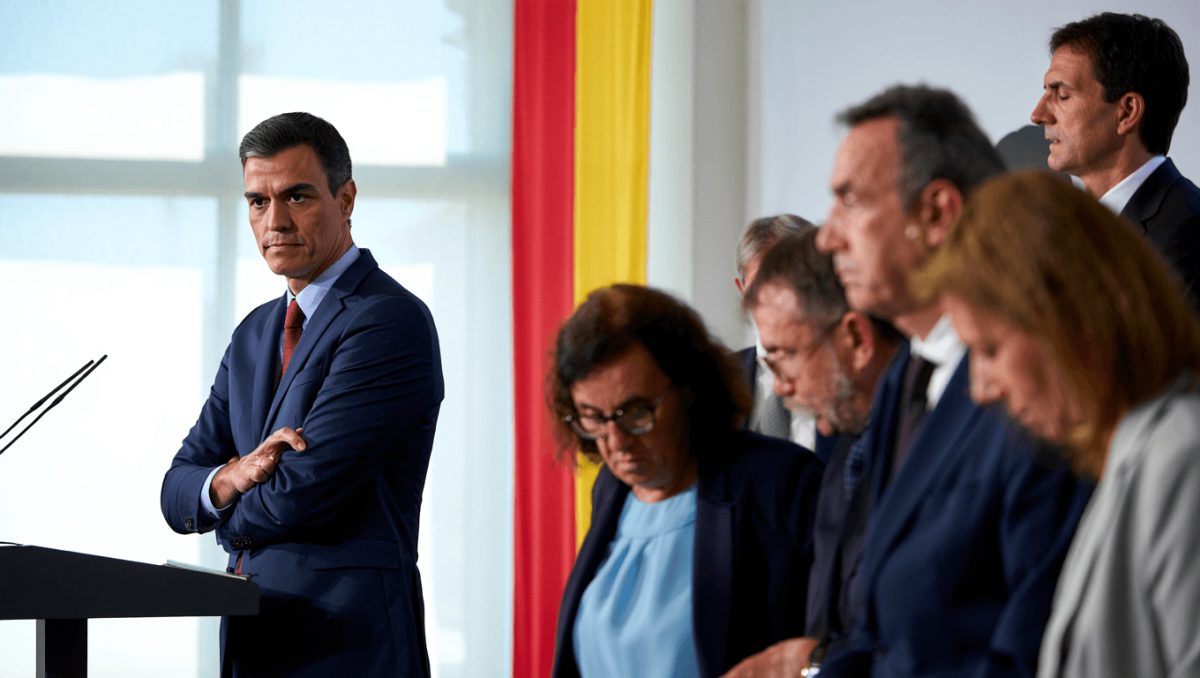 Militantes críticos del PSOE exigen a Pedro Sánchez elecciones generales ya tras el fracaso de Montero