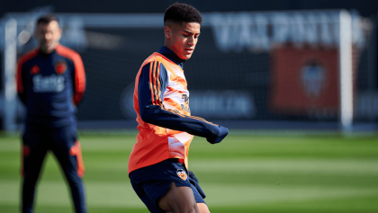 El Valencia CF renueva al lateral izquierdo del futuro