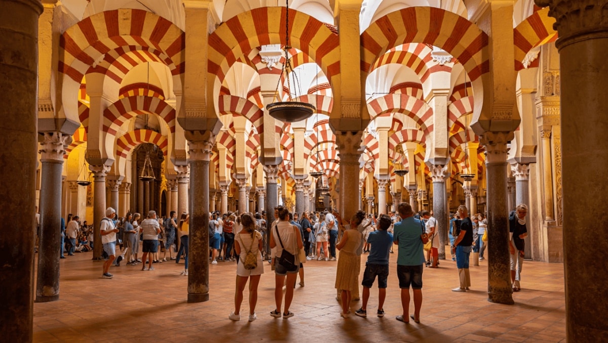 Las comunidades con AVE aportan el 73% de los visitantes nacionales a la Mezquita-Catedral