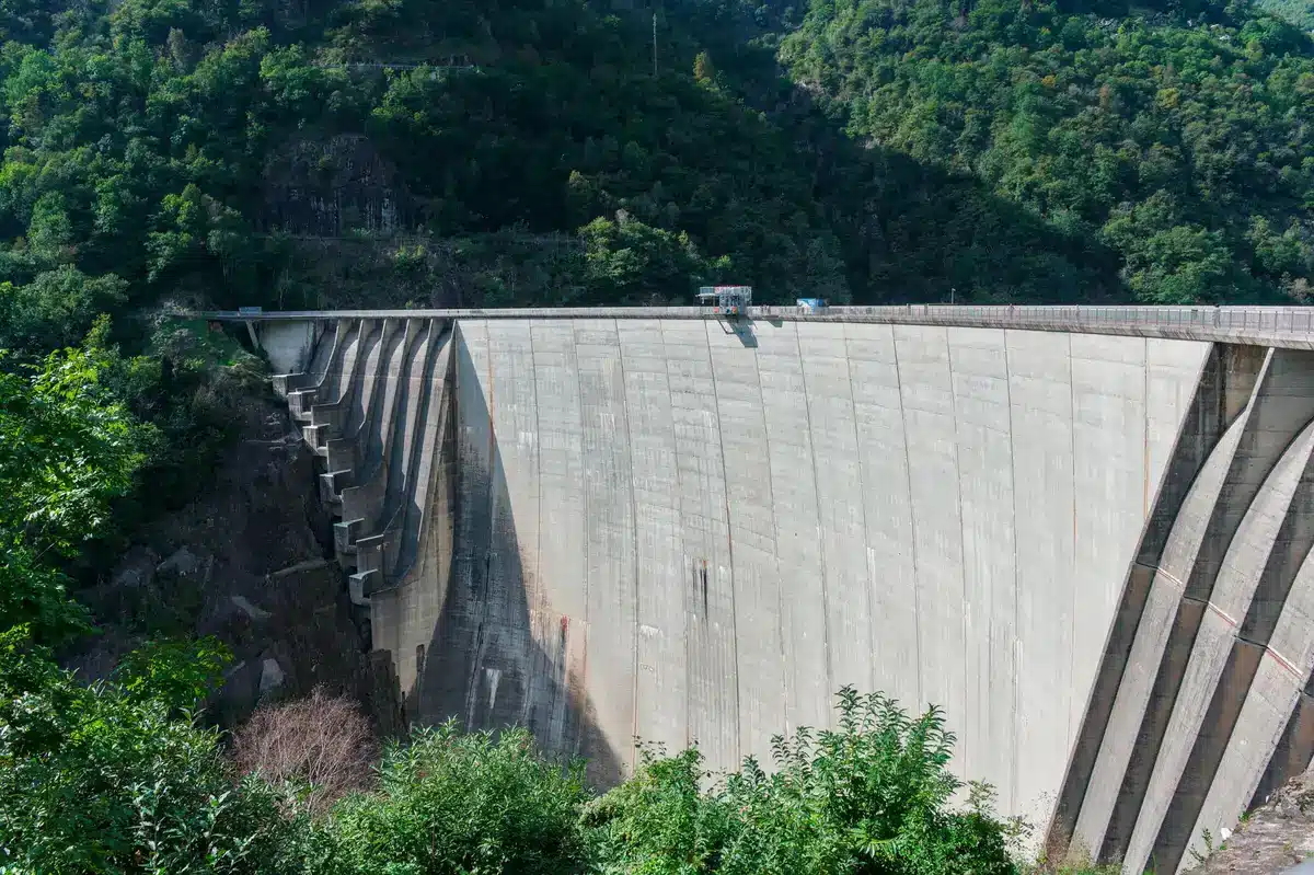 Infraestructuras y servicios públicos bajo presión por flujo turístico en municipios