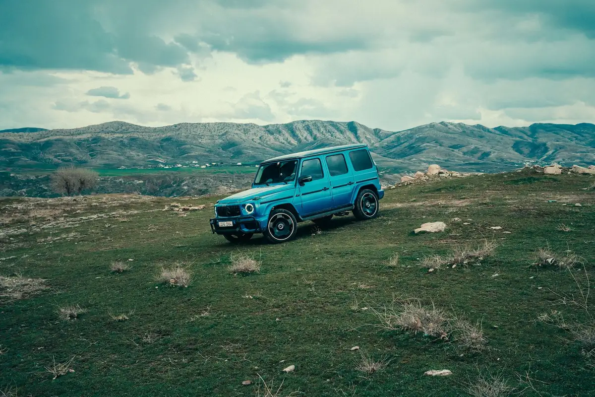 E-Outback eléctrico en terreno todoterreno demostrando capacidad off-road
