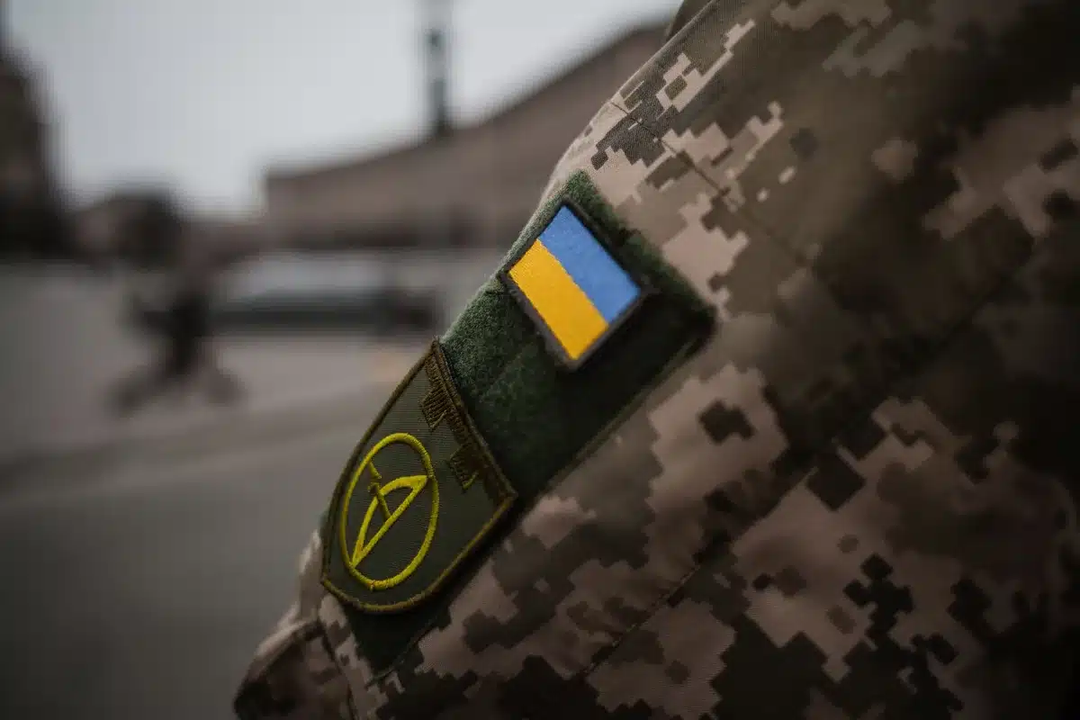 Representantes de gobiernos en una cumbre de defensa y diplomacia internacional