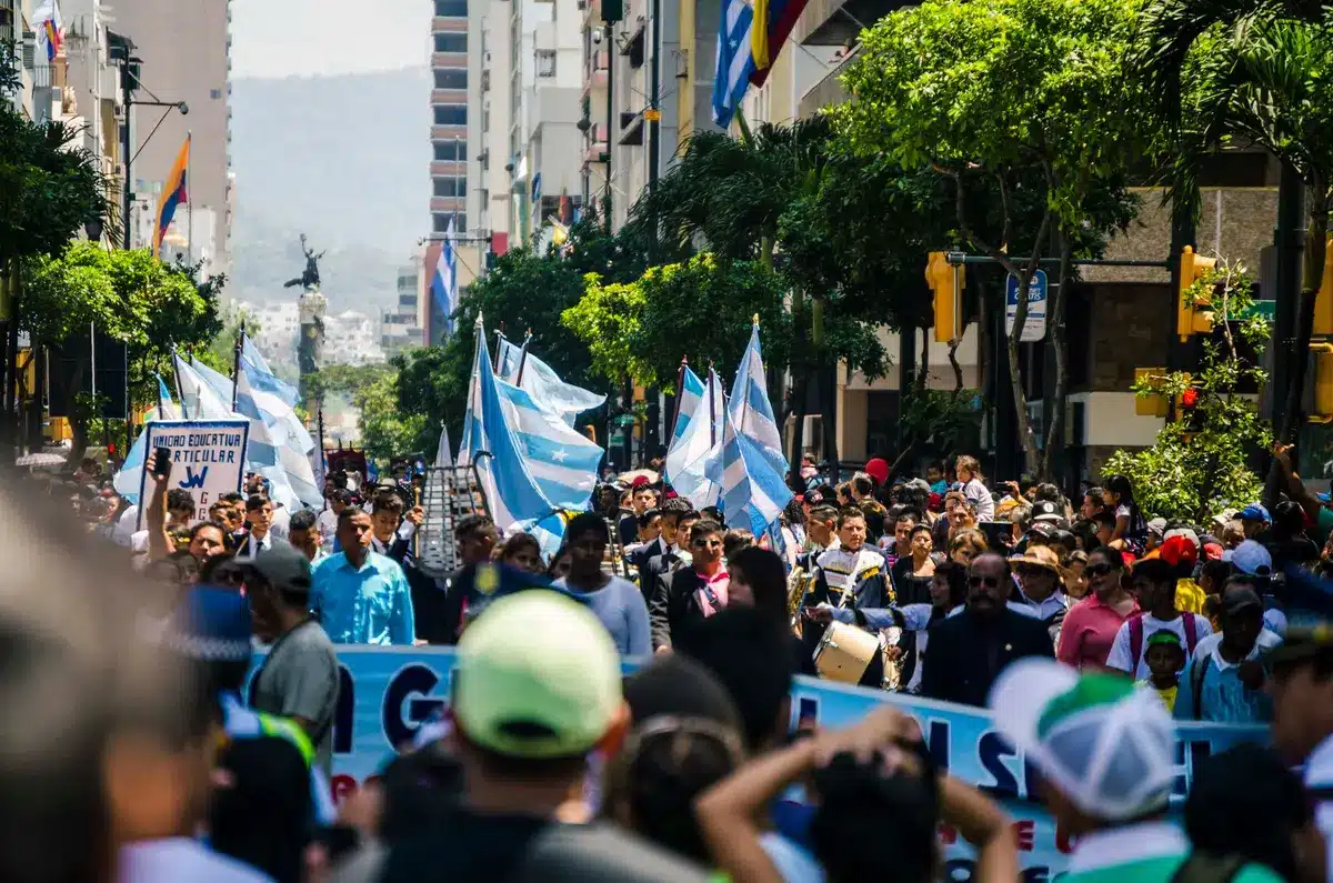 Residentes de una ciudad tur&iacute;stica enfrentan calles abarrotadas y presi&oacute;n sobre servicios locales
